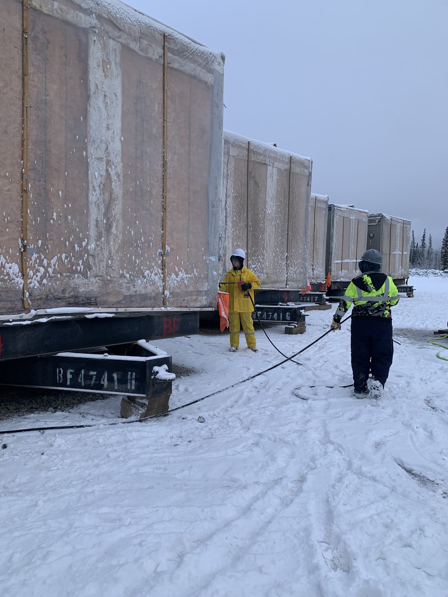 Setting modules on a winter site