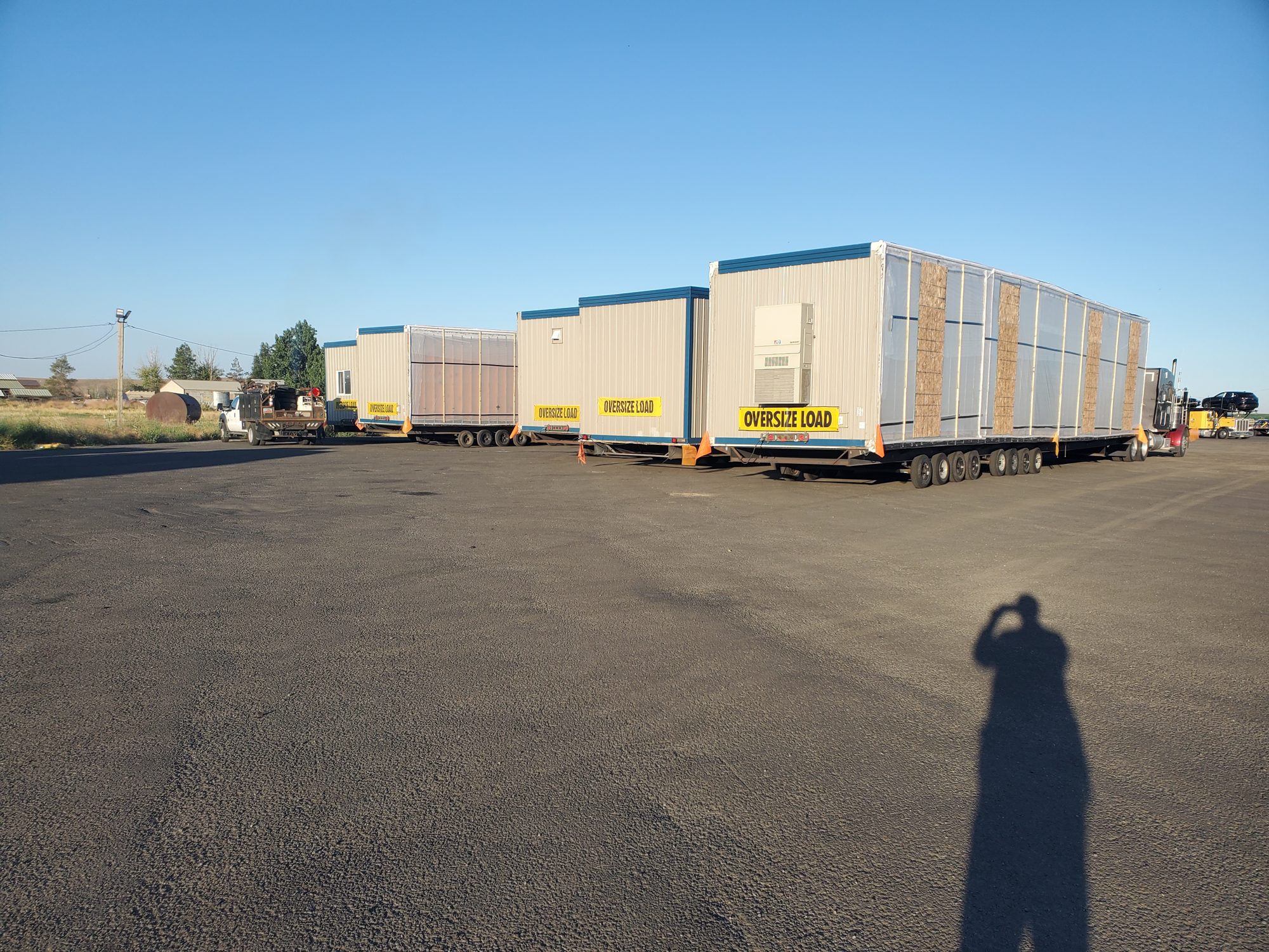 Oversize-load transport convoy